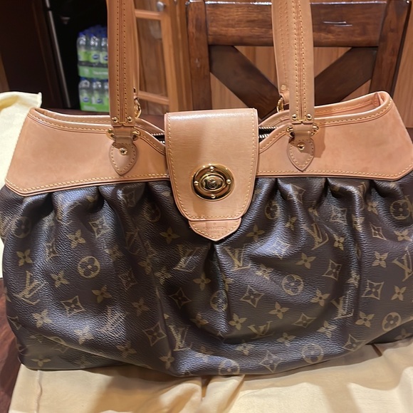 LOUIS VUITTON
Monogram Boetie MM - Picture 10 of 11